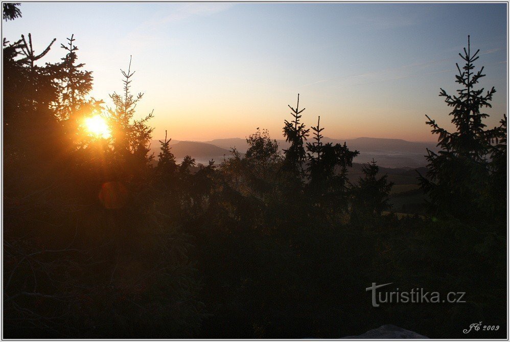 Saldrás de Čáp al amanecer.