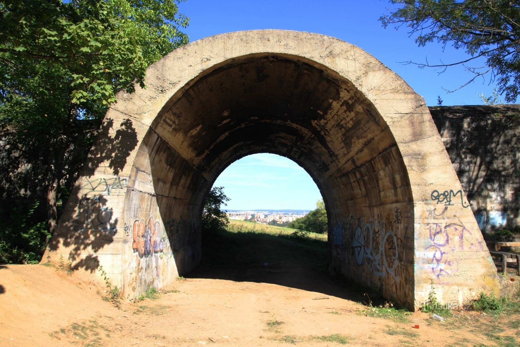 Ostopovice - pod de autostradă neterminat