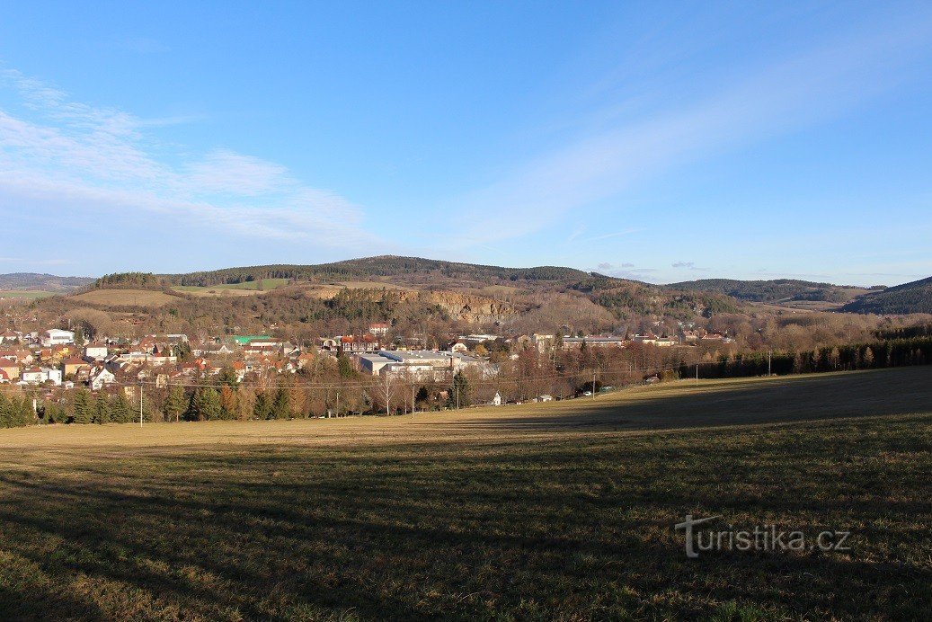 Cariera Ostrá și Hamr, vedere dinspre sud