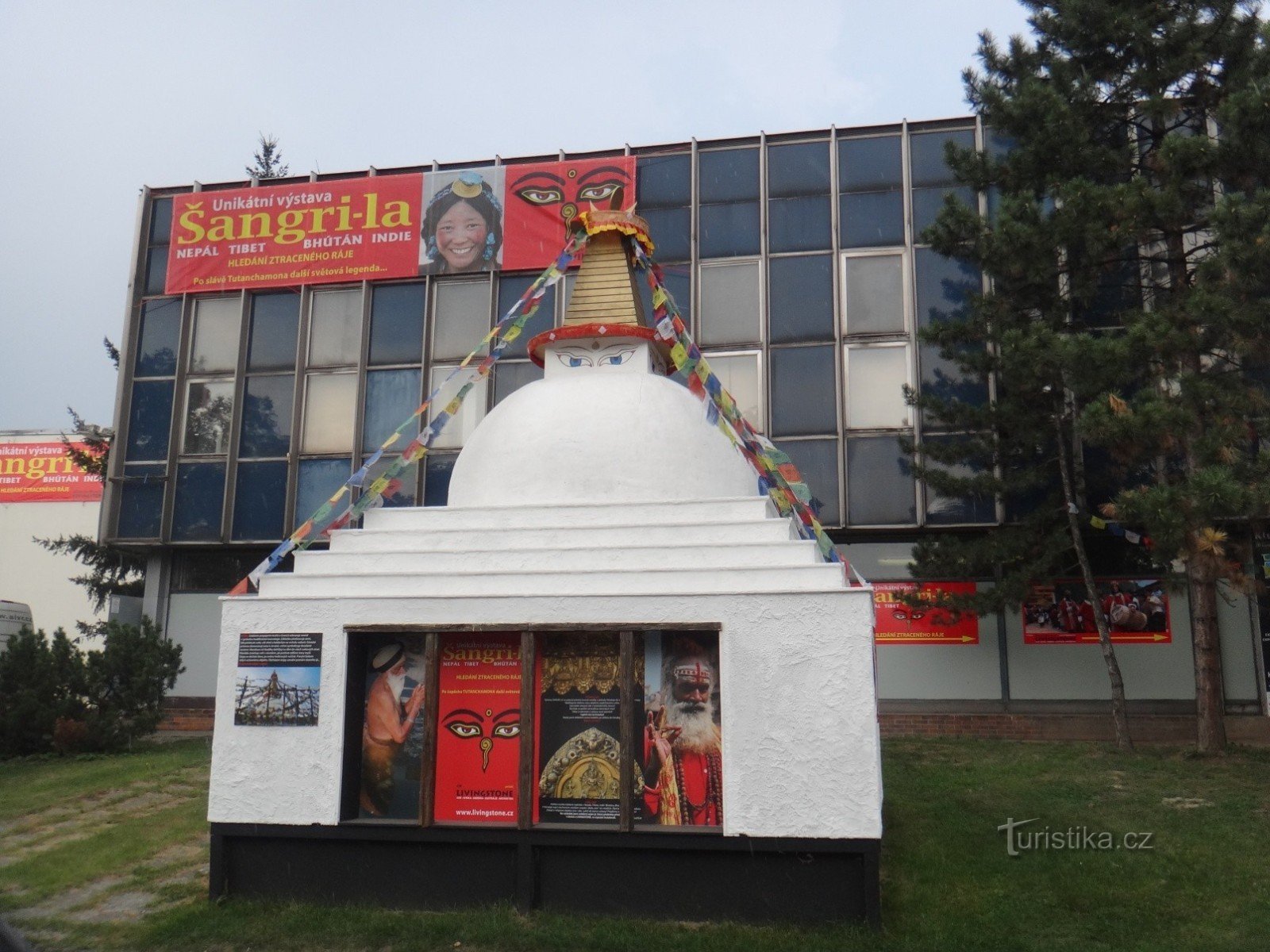 Ostrava em frente ao Pavilhão C