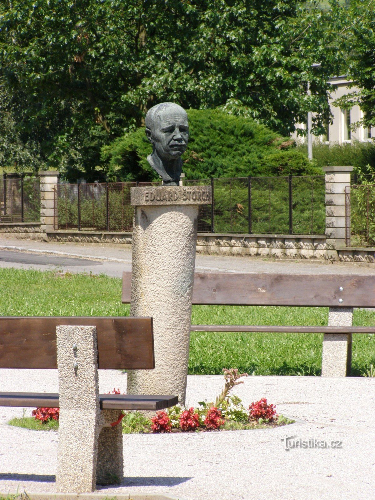 Ostroměř - busto di Eduard Štorch