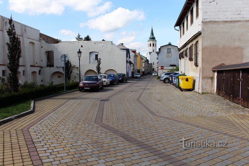 Wyspa, widok na kościół od strony ulicy Žižkovej