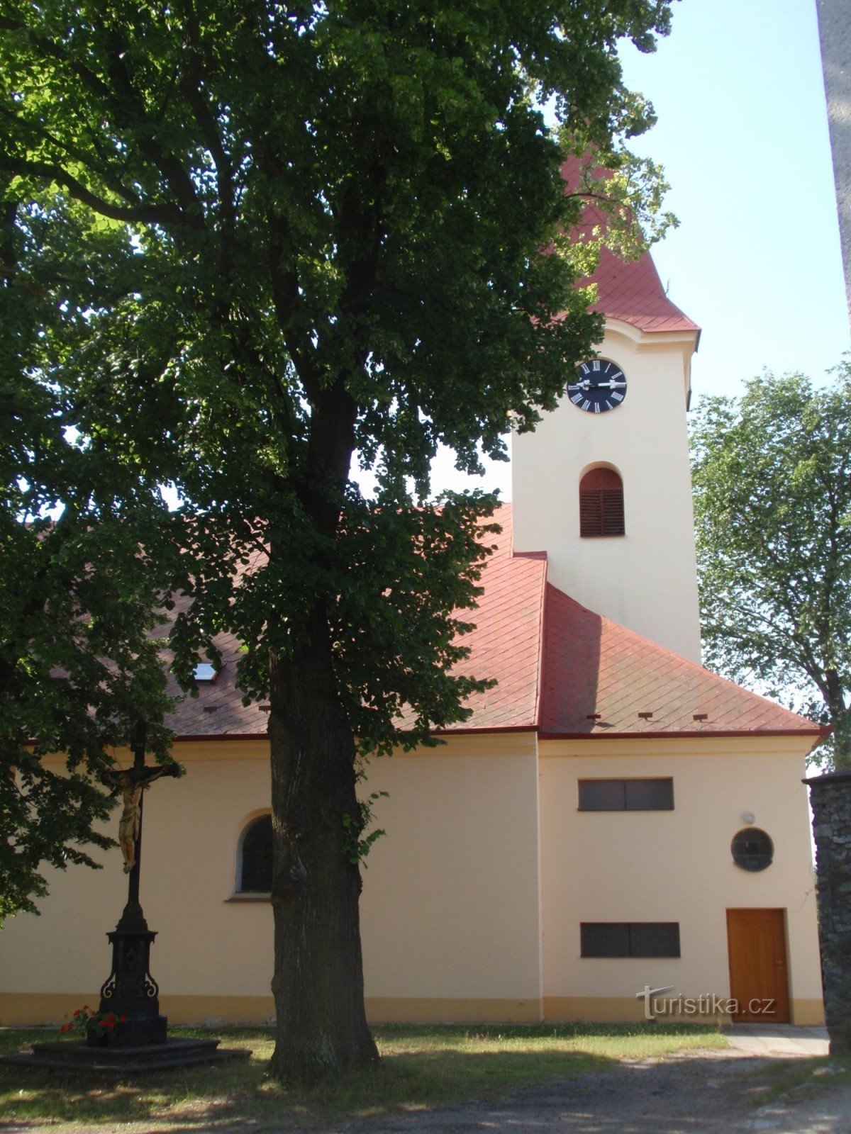 Ilha perto de Macochy - igreja de St. Maria Madalena