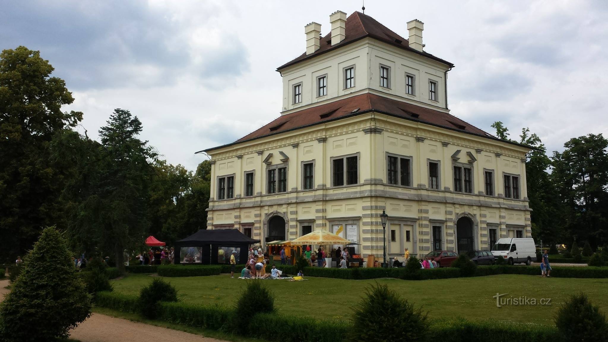 Sommerhaus Ostrovský im Schlosspark