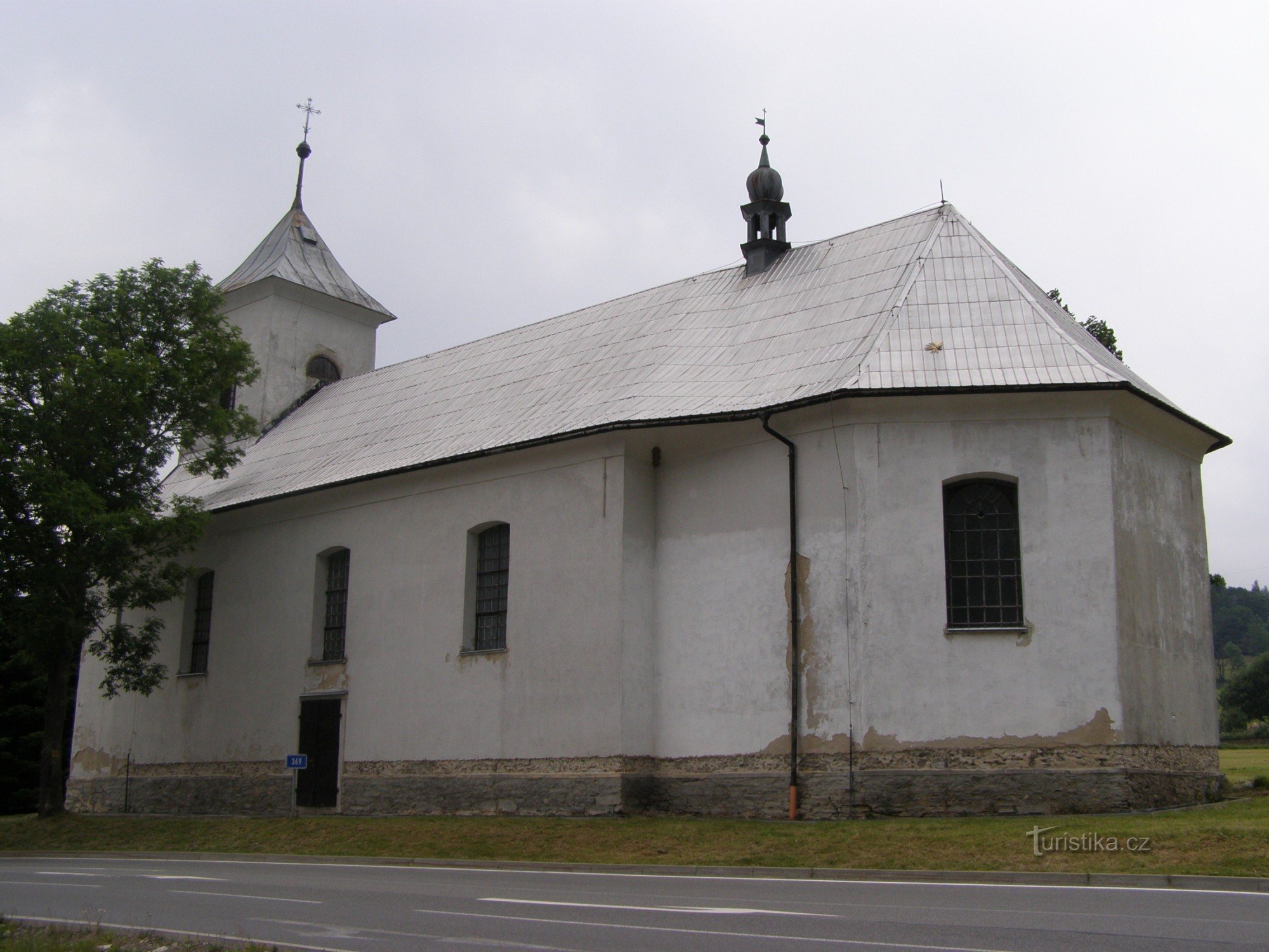 Ostružná - Kolmen kuninkaan kirkko