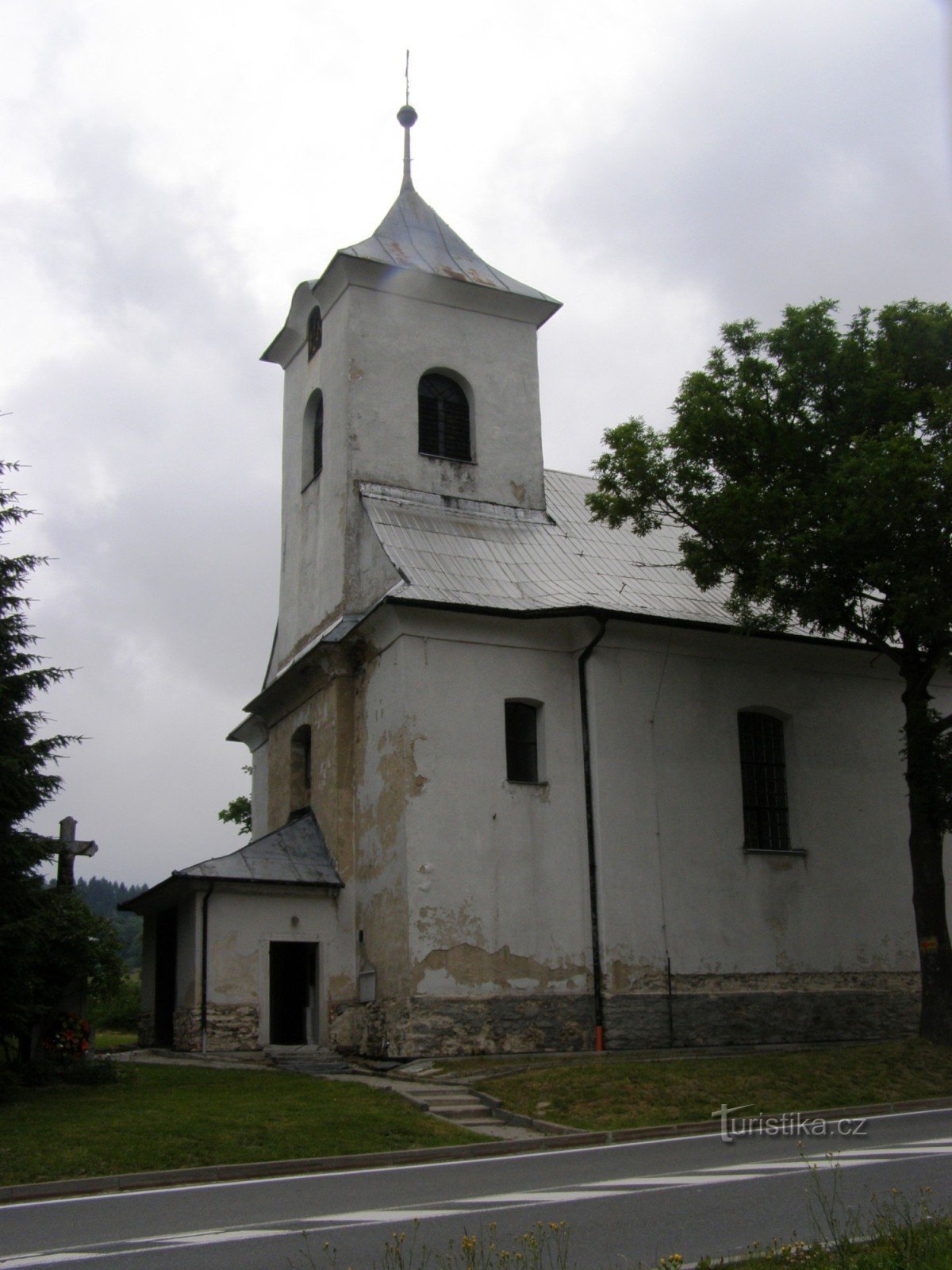 Ostružná - Kolmen kuninkaan kirkko