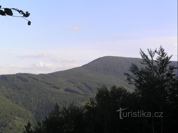 Ostrý: Vista de Ostrý desde el cruce a Javorový, debajo del teleférico