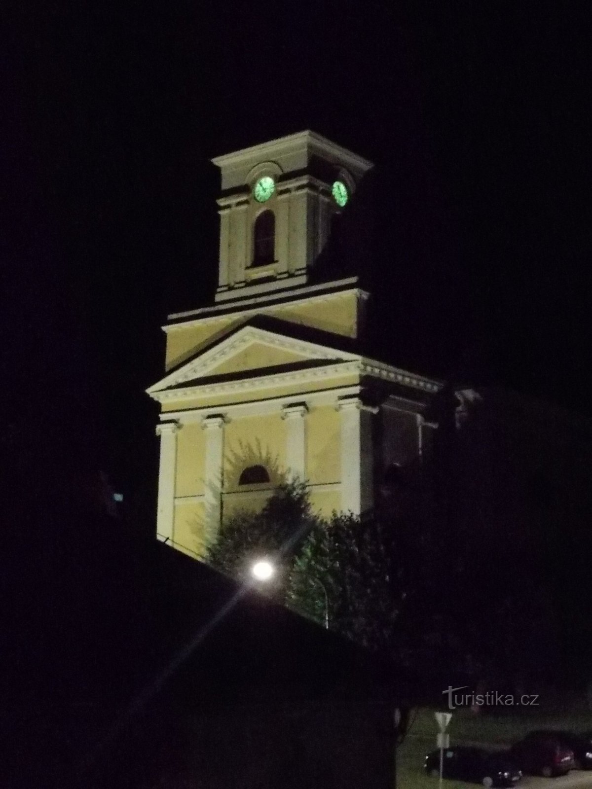 beleuchtete Kirche - Blick aus der Wohnung