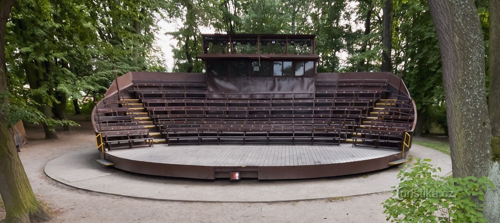 El auditorio giratorio en Týn nad Vltavou