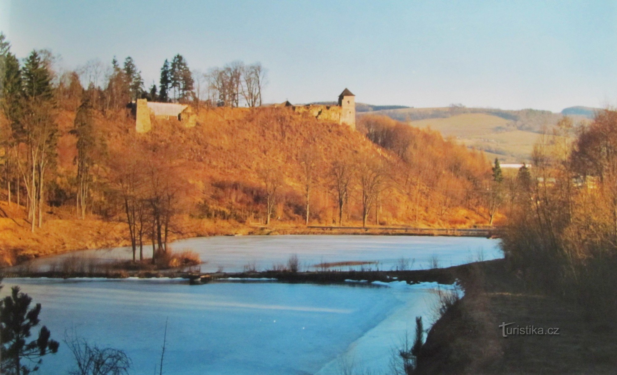 Apertura al pubblico del castello di Brumovské nel 2000