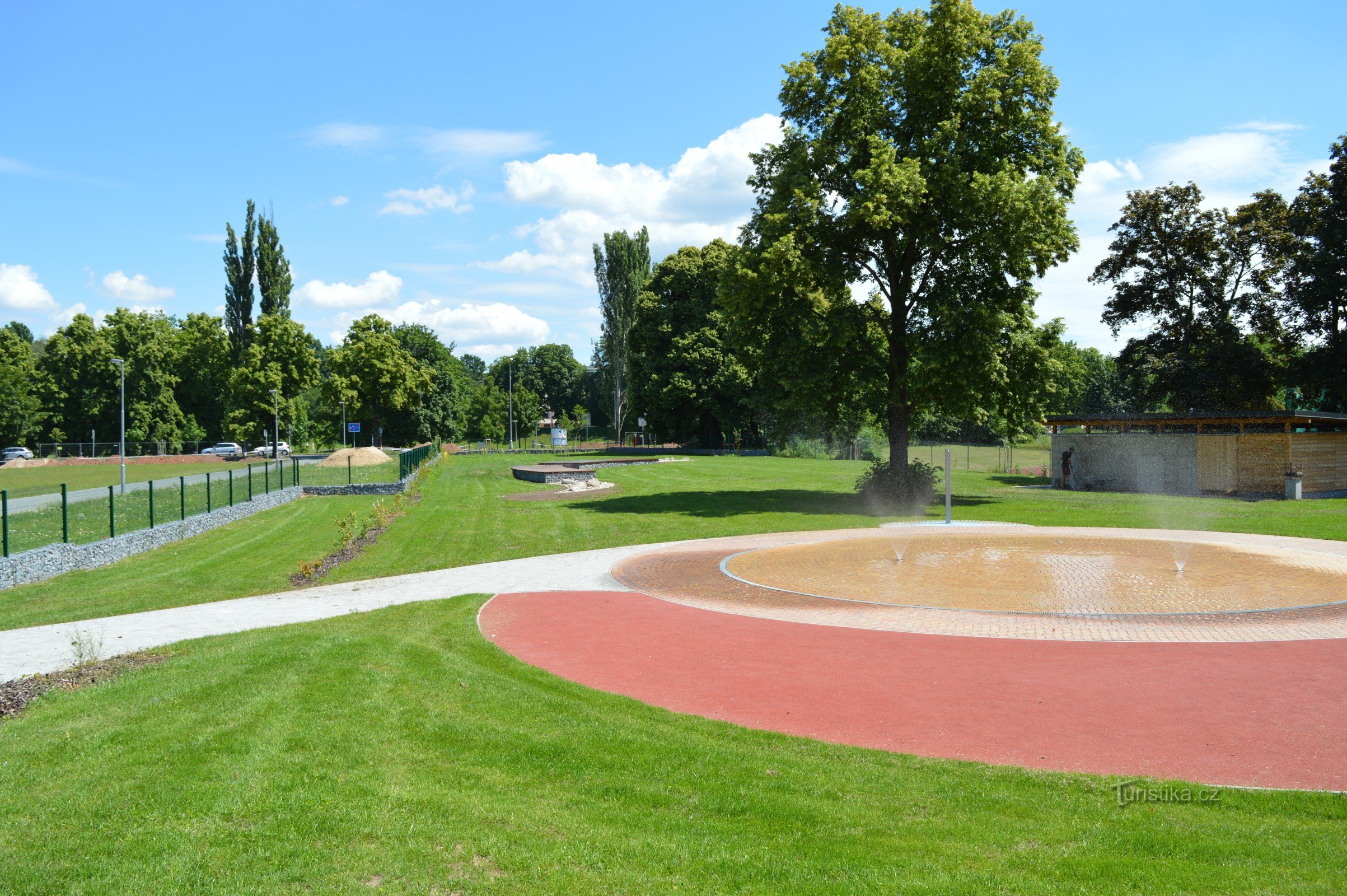 OUVERTURE D'UNE PLAGE ENSOLEILLEE A PROXIMITE DE LA PISCINE A 50 M