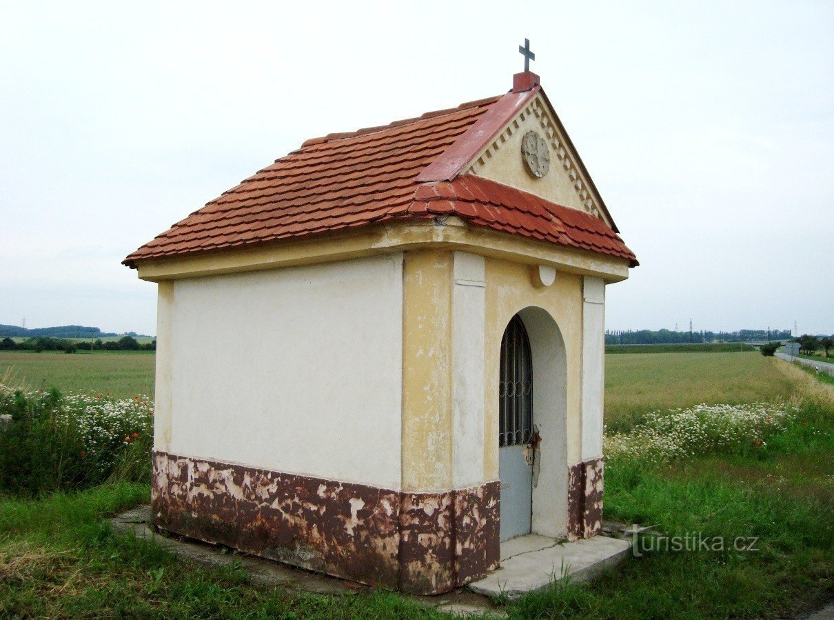 Otrokovice-kapel aan de weg naar Machová-Foto: Ulrych Mir.