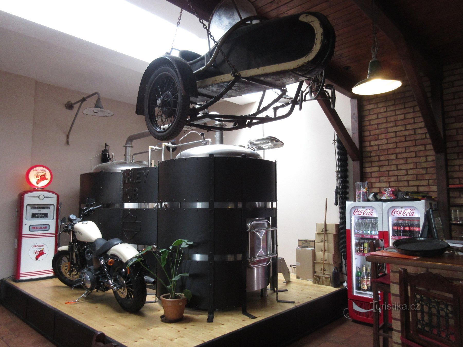 Otrokovice - 博物馆和 Harley Pub 微型酿酒厂