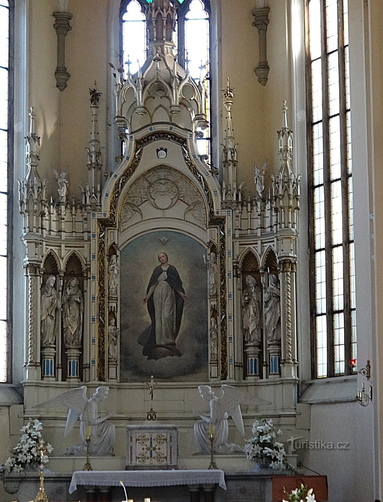 OVA-Privoz main altar