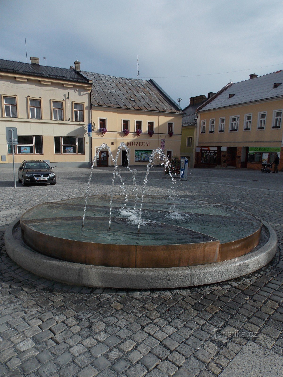 Decoratie van het Rýmařov-plein - nieuwe fontein