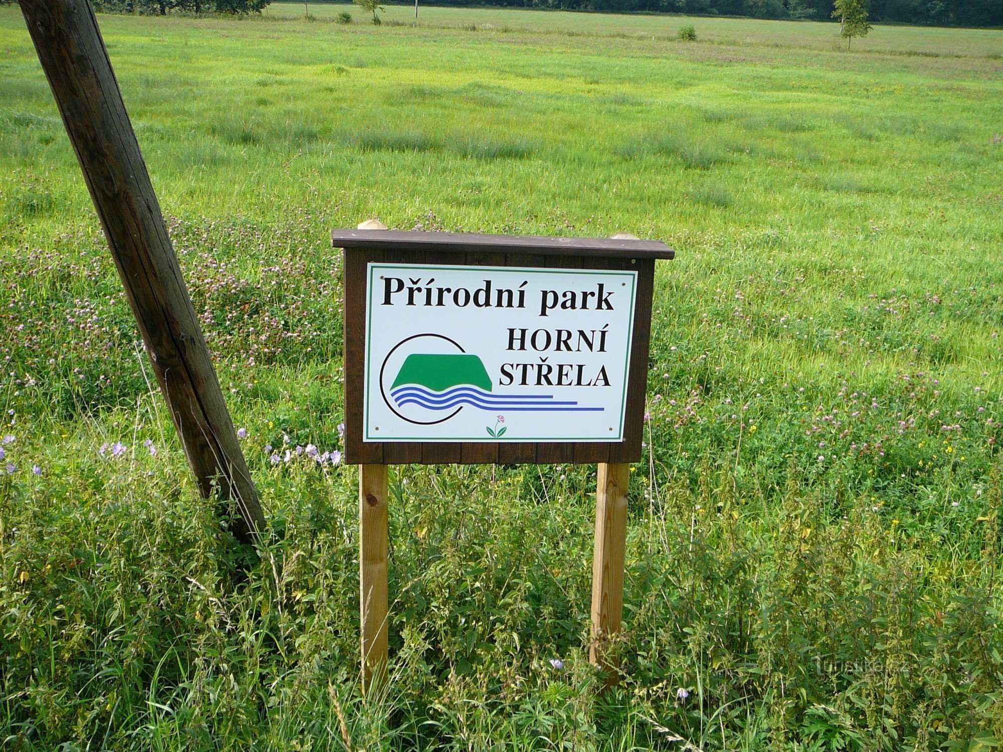 Marcação do limite do parque natural Horní Strěla perto de Čichořice