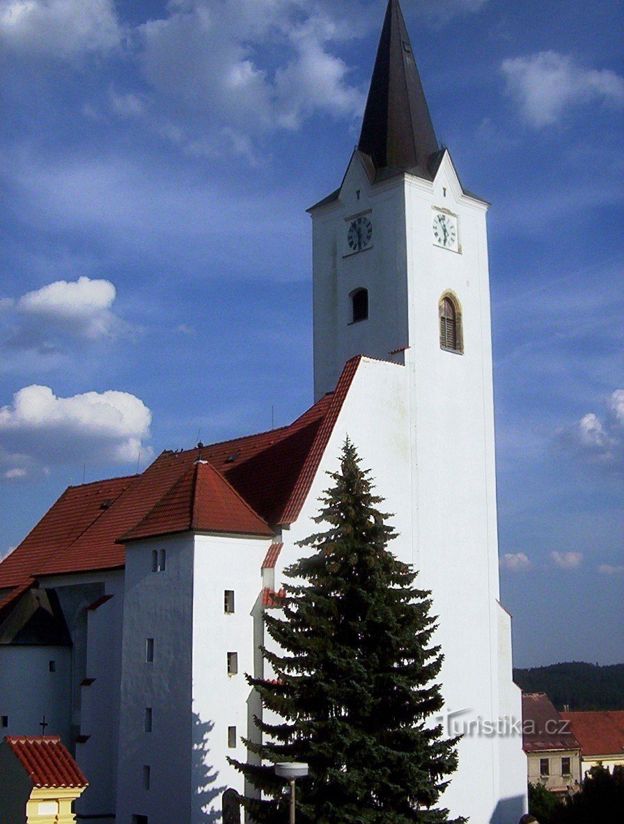 Pacov - St. Ärkeängeln Mikaels kyrka - Foto: Ulrych Mir.