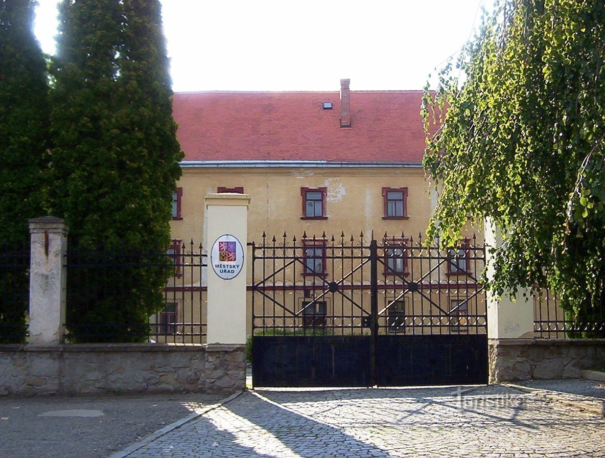 Pacov-zamek-brama na dziedziniec-fot. Ulrych Mir.