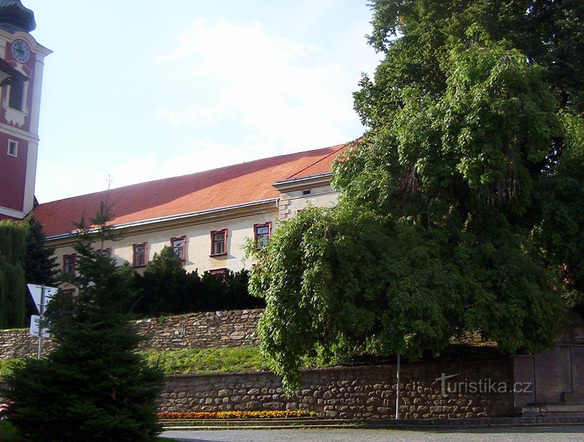 Pacov-zamek-portal południowy-fot. Ulrych Mir.