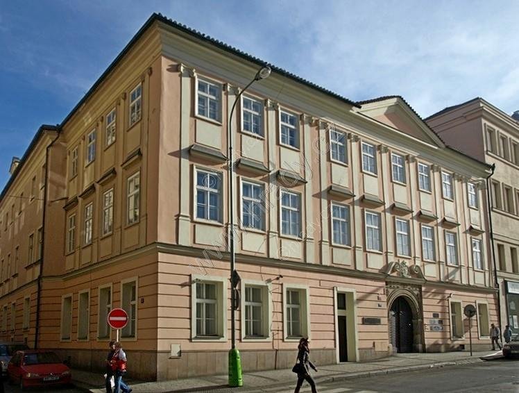 palác  U kamenného stolu