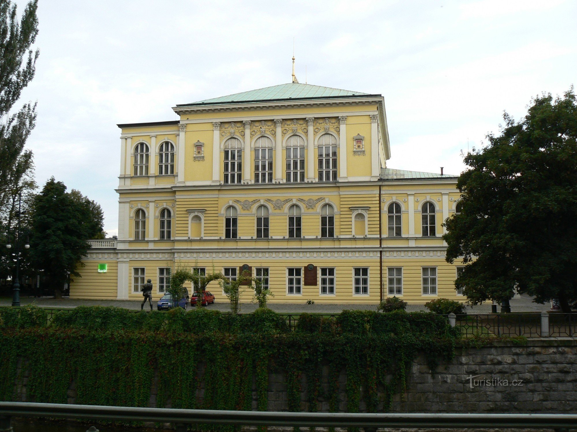 Pałac Žofín - widok z nabrzeża