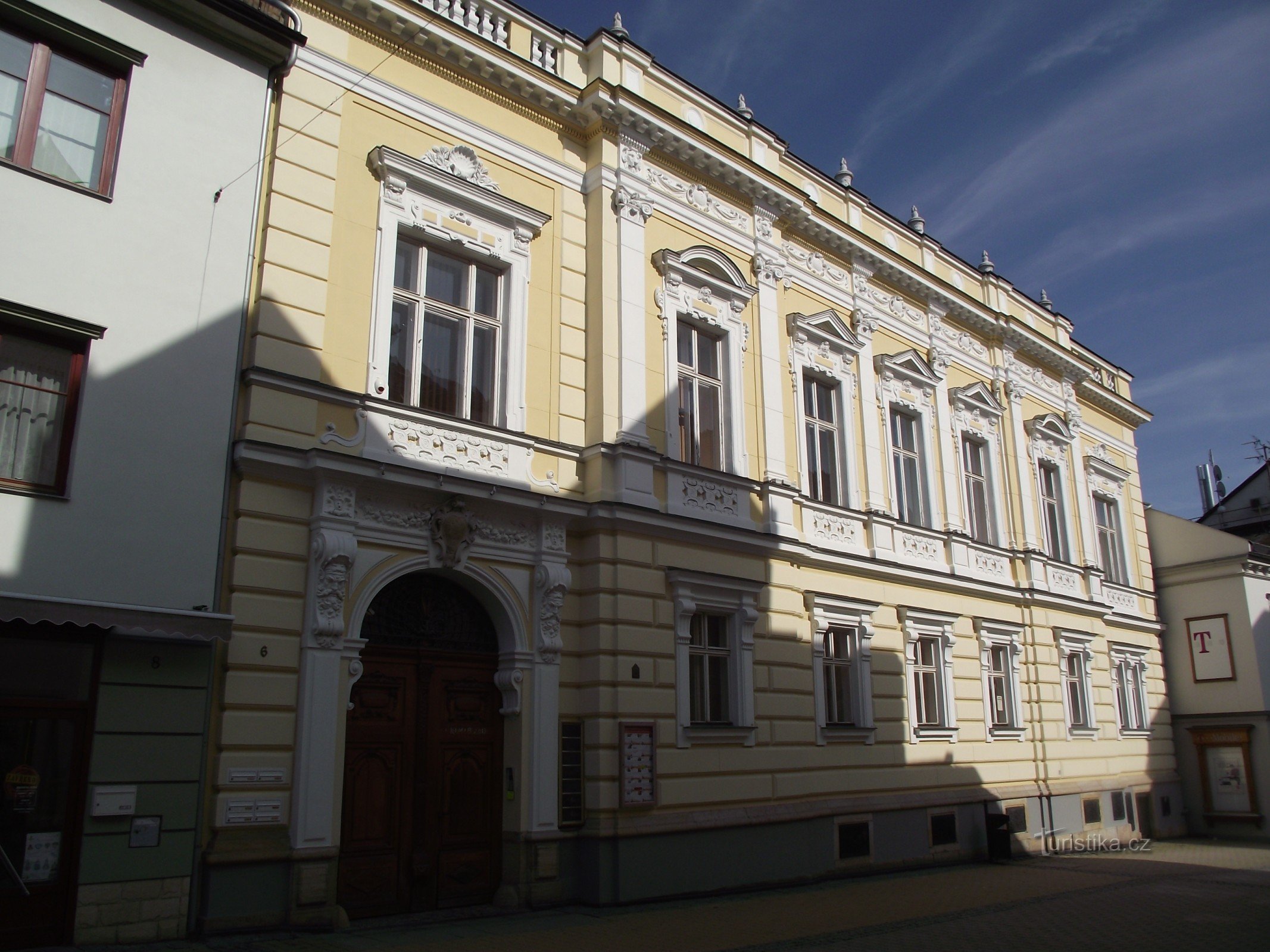 façade du palais