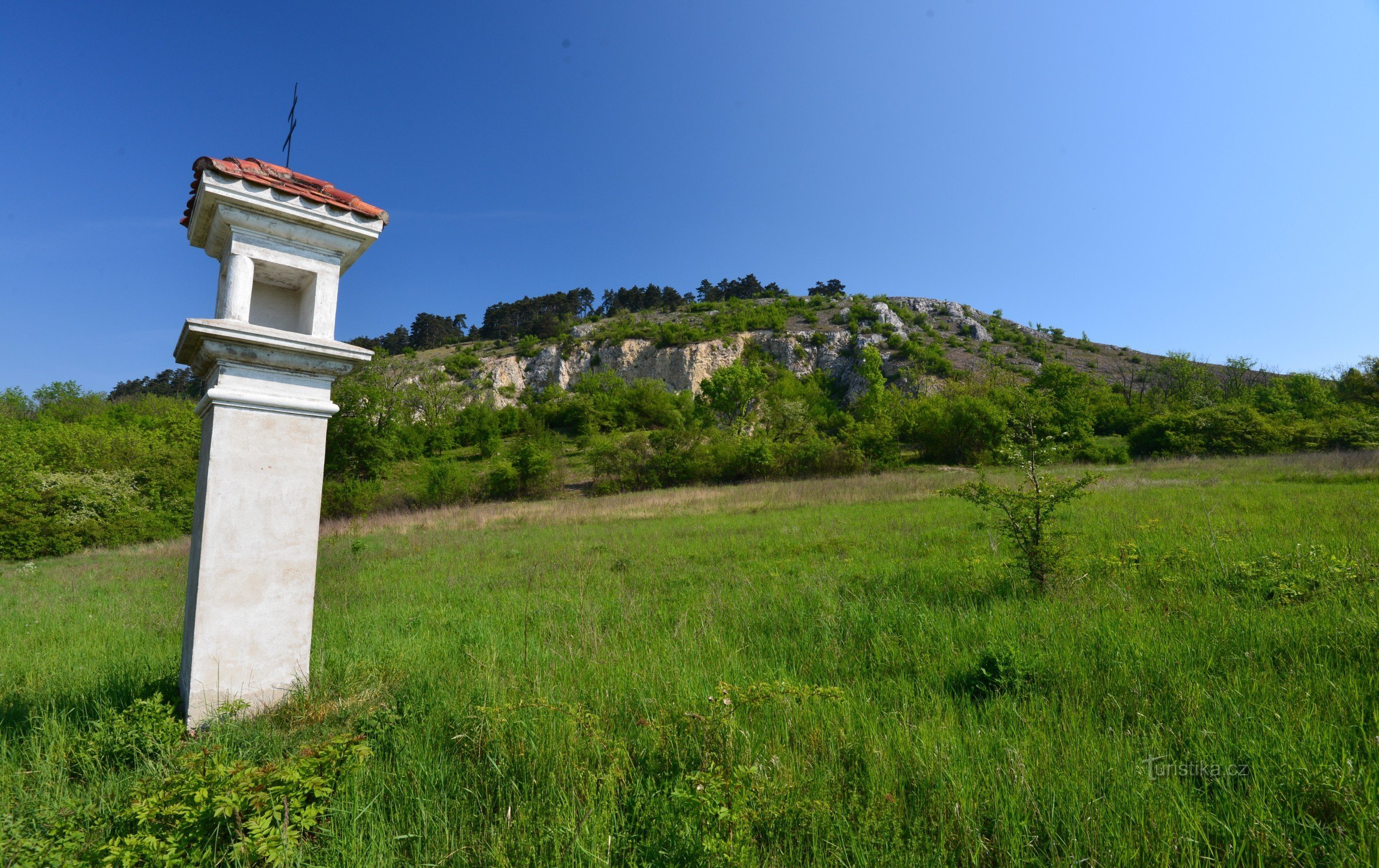 Pálava: a kék turista táblán Klentnice irányába