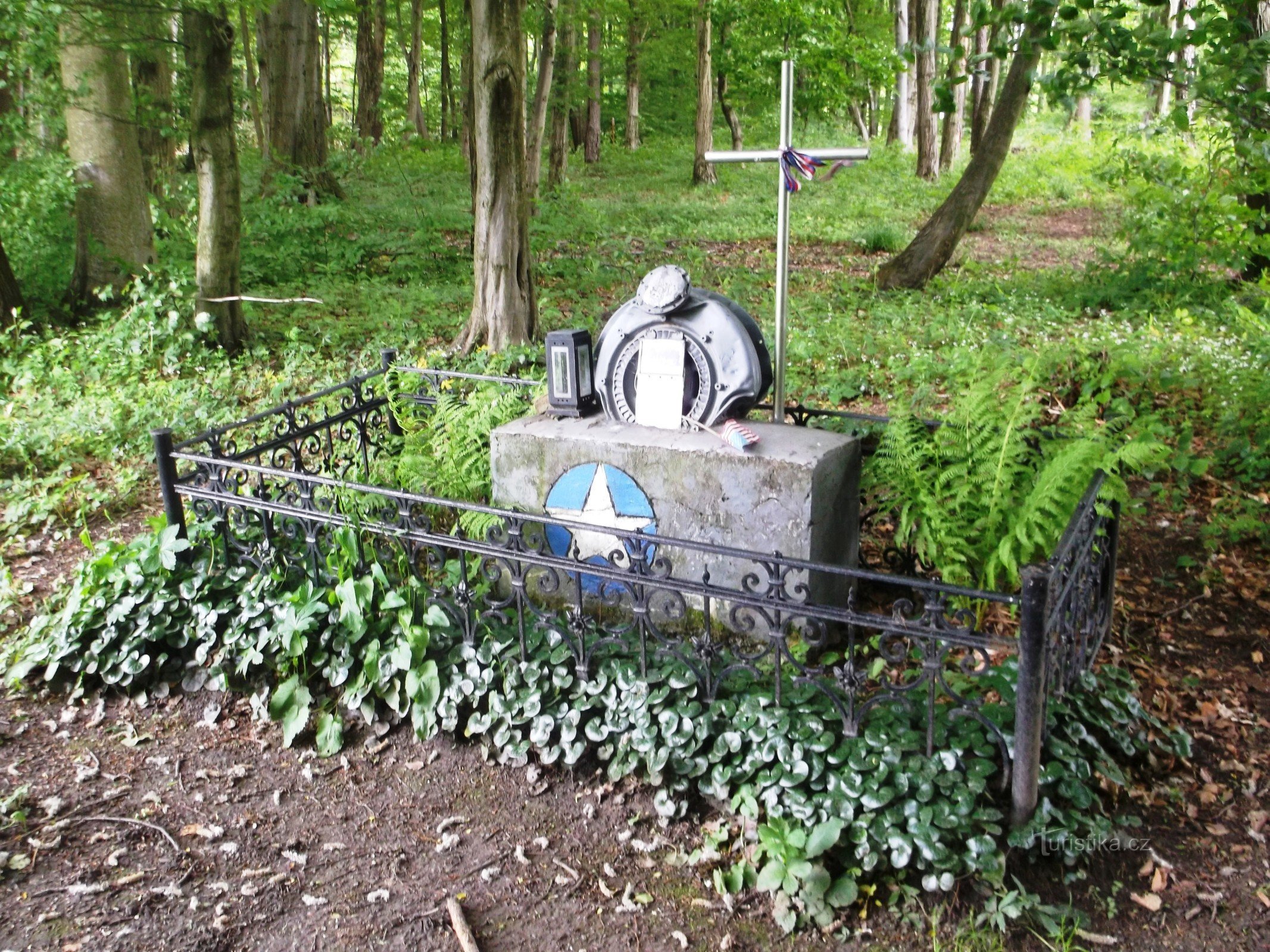 memorial to american airmen