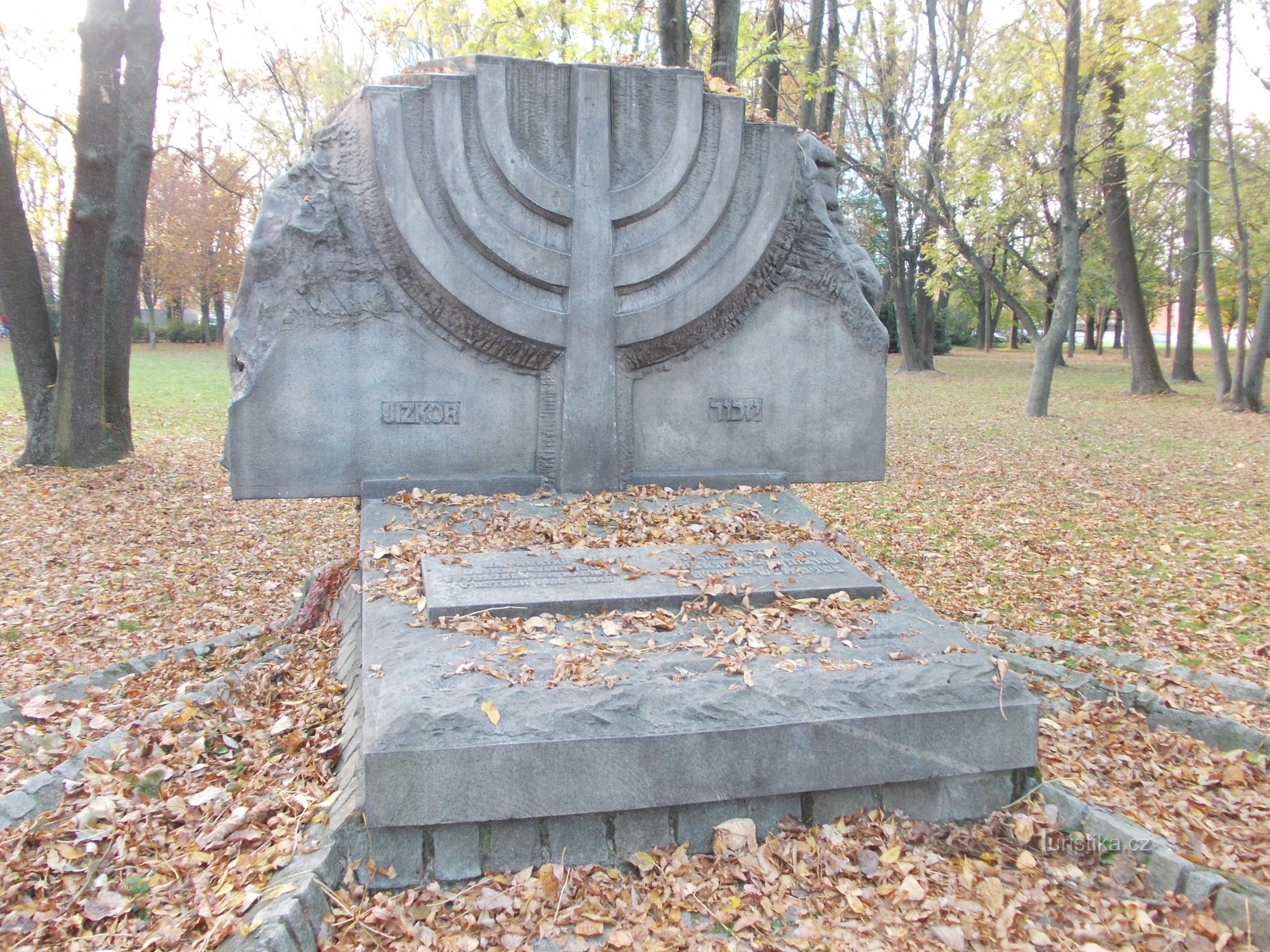 minnesmärke över förintelsens offer
