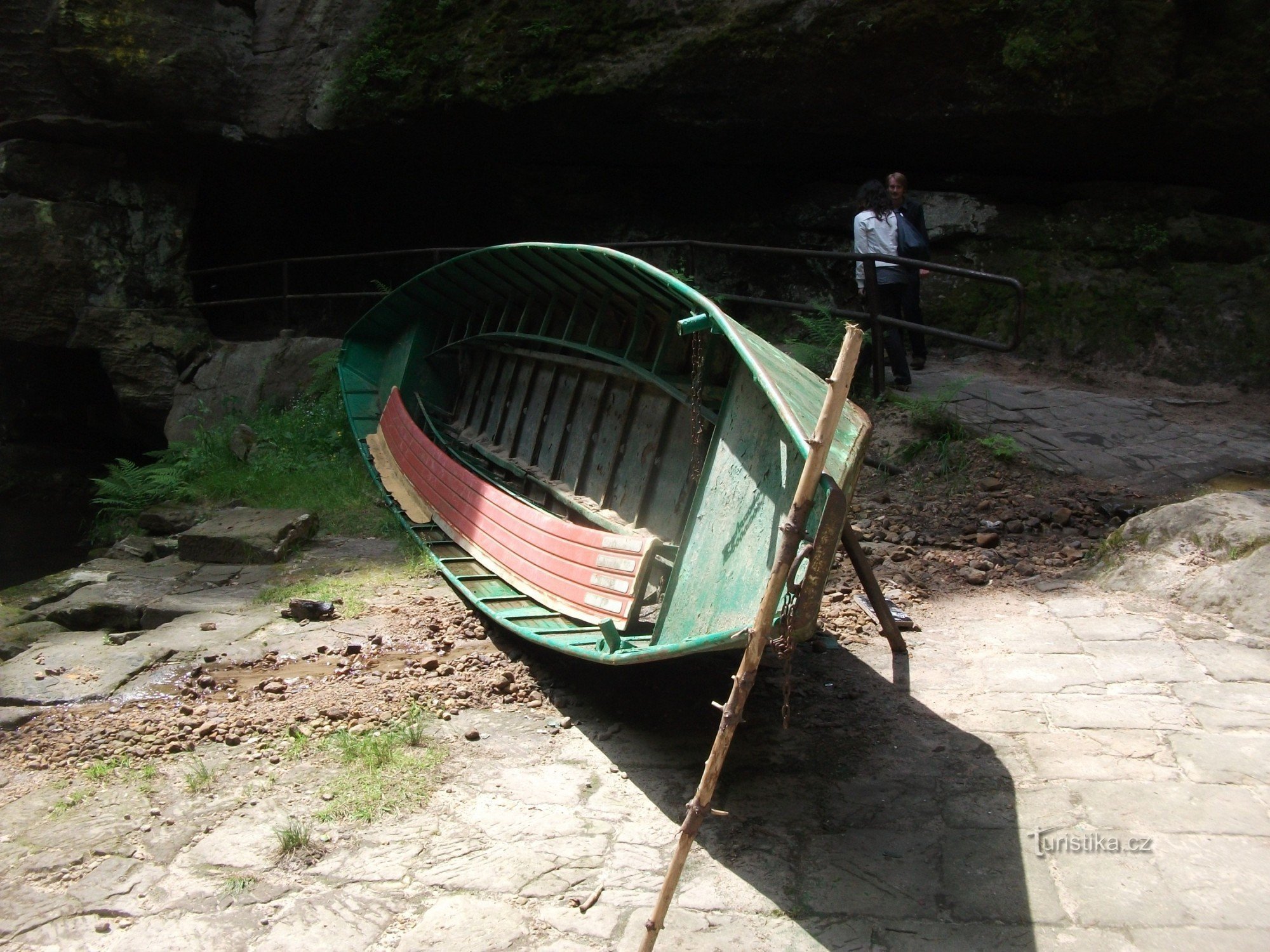 Inondation d'août 2010 old metal punt memorial