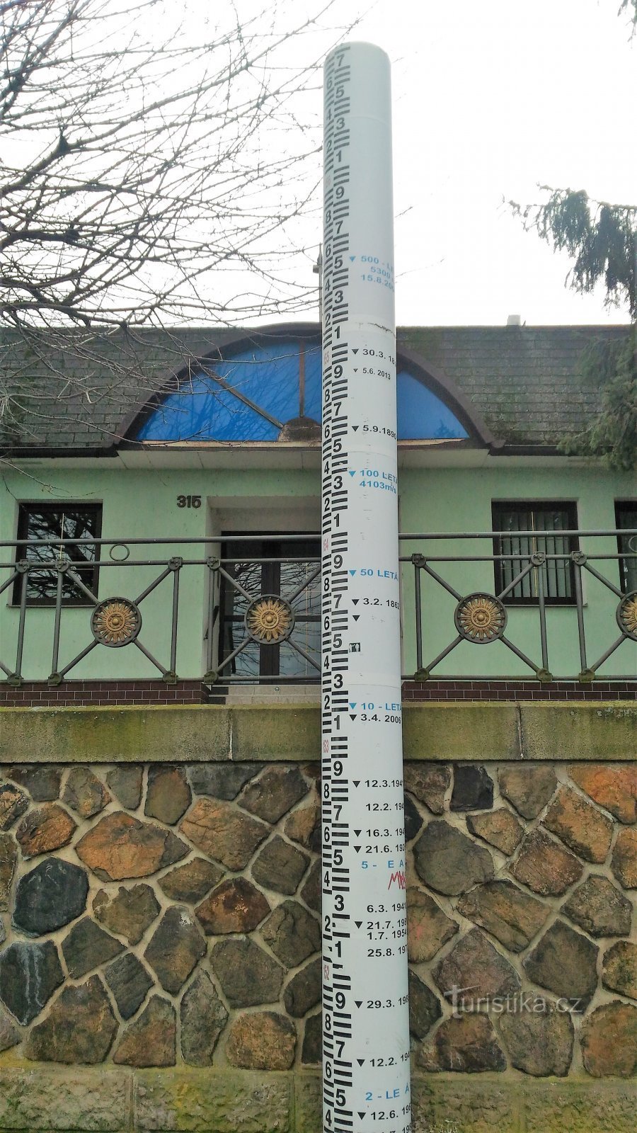 Monument över översvämningarna i Roudnice nad Labem.