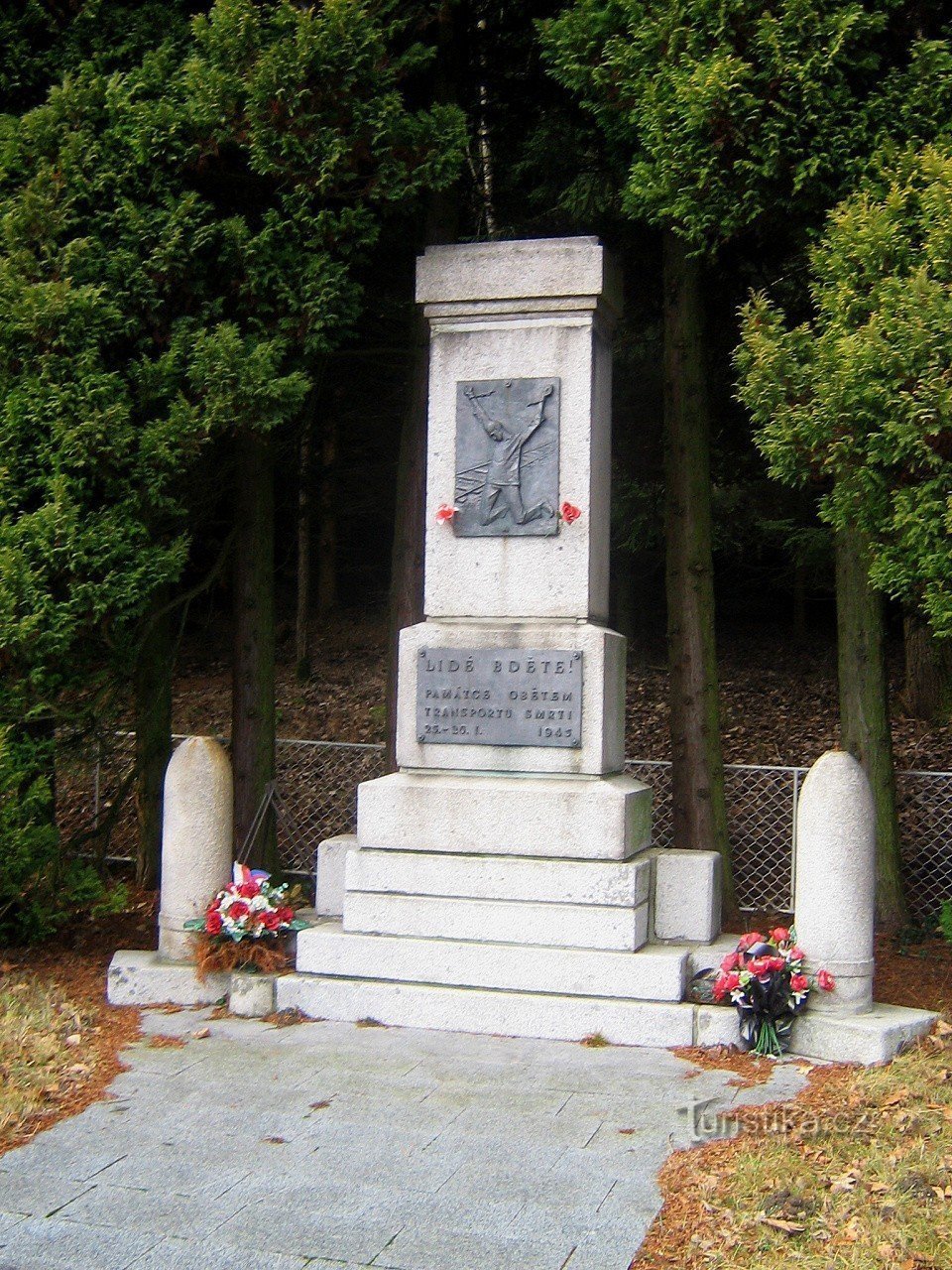 Monument en massagraf