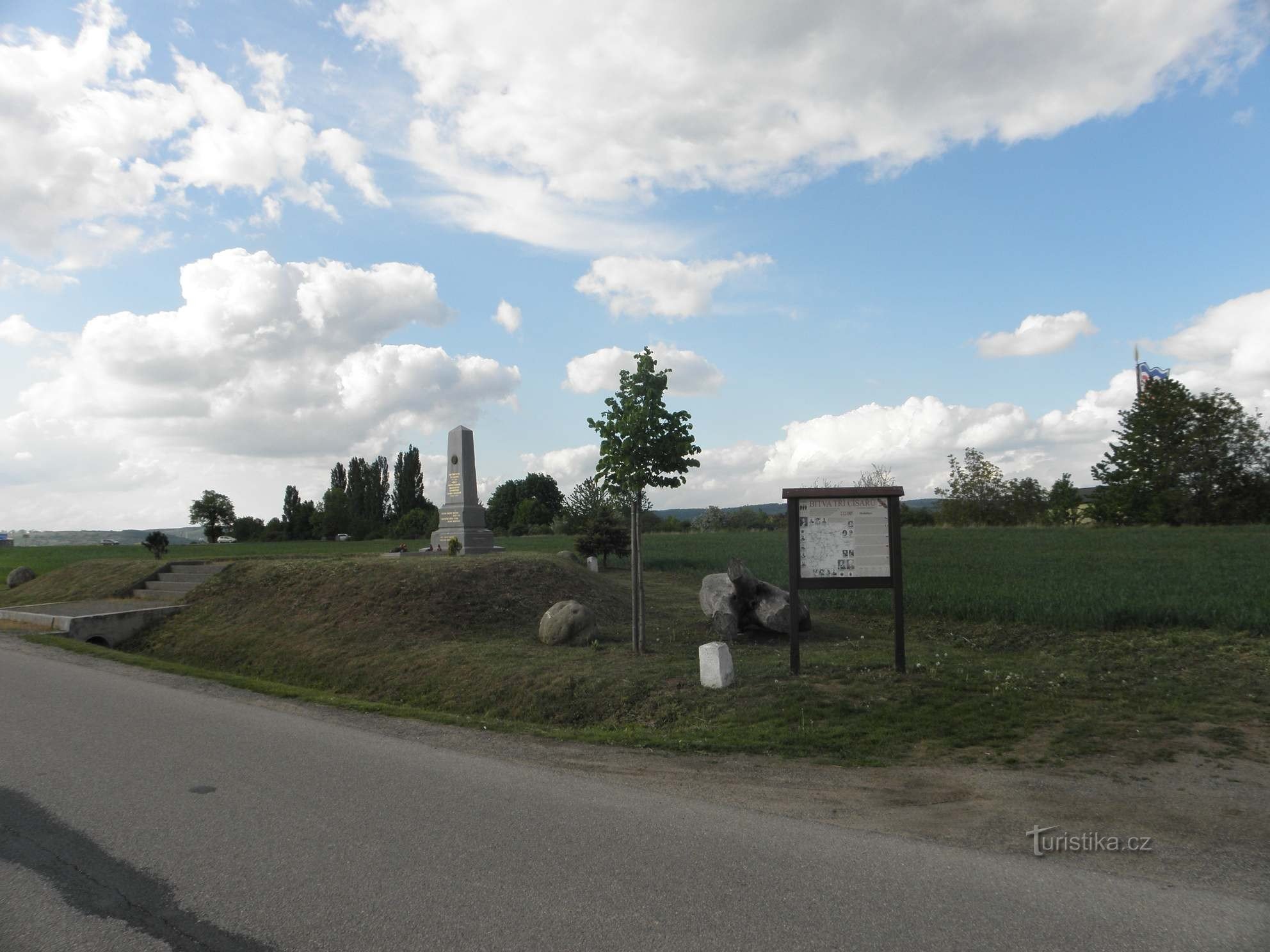 Monument til slaget ved de tre kejsere nær Holubice - 7.5.2012. maj XNUMX