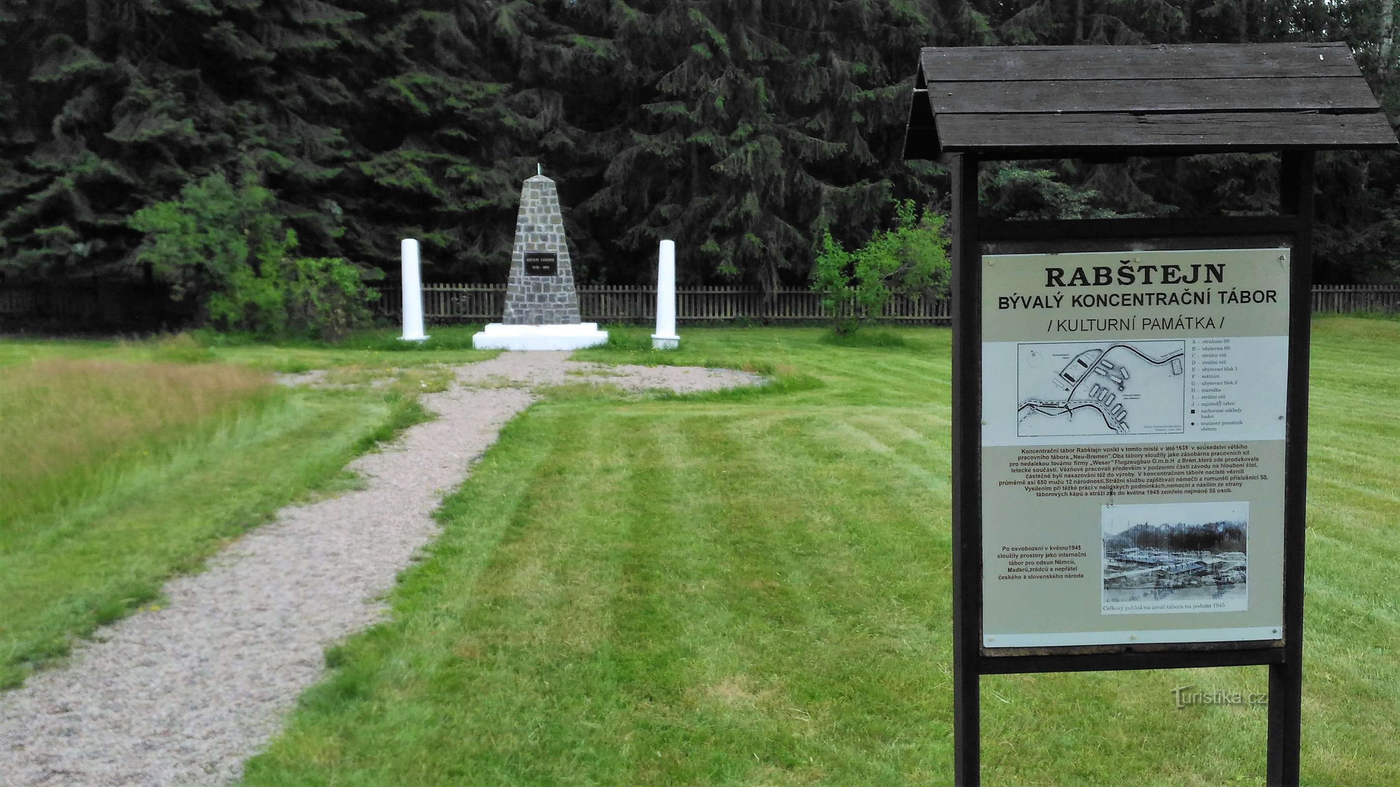 Monumentet af den tidligere Rabštejn koncentrationslejr.