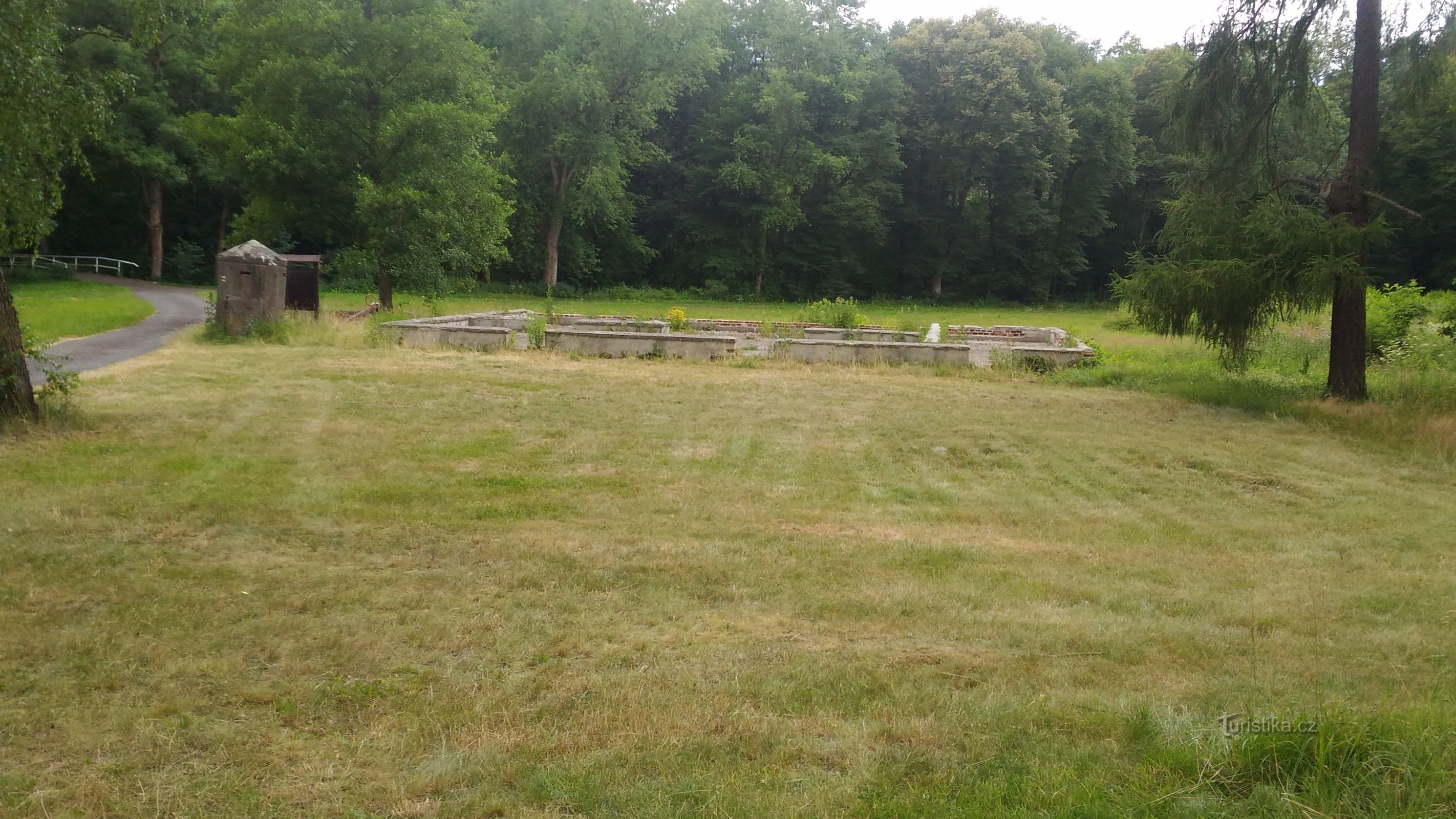 Il monumento dell'ex campo di concentramento di Rabštejn.