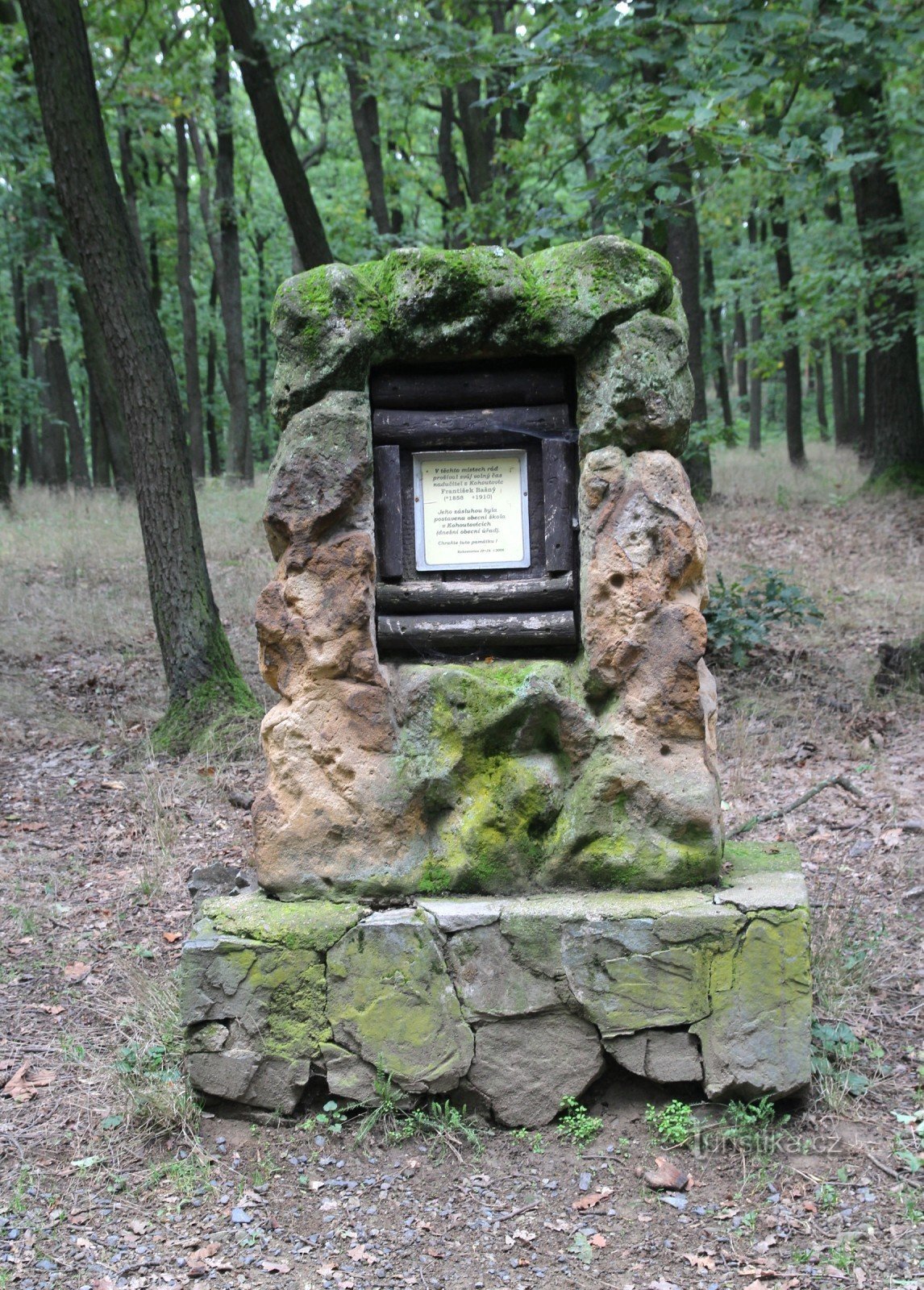 František Bašnýの記念碑