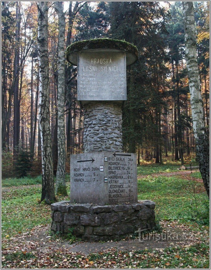 Monumento de la ruta de los castillos