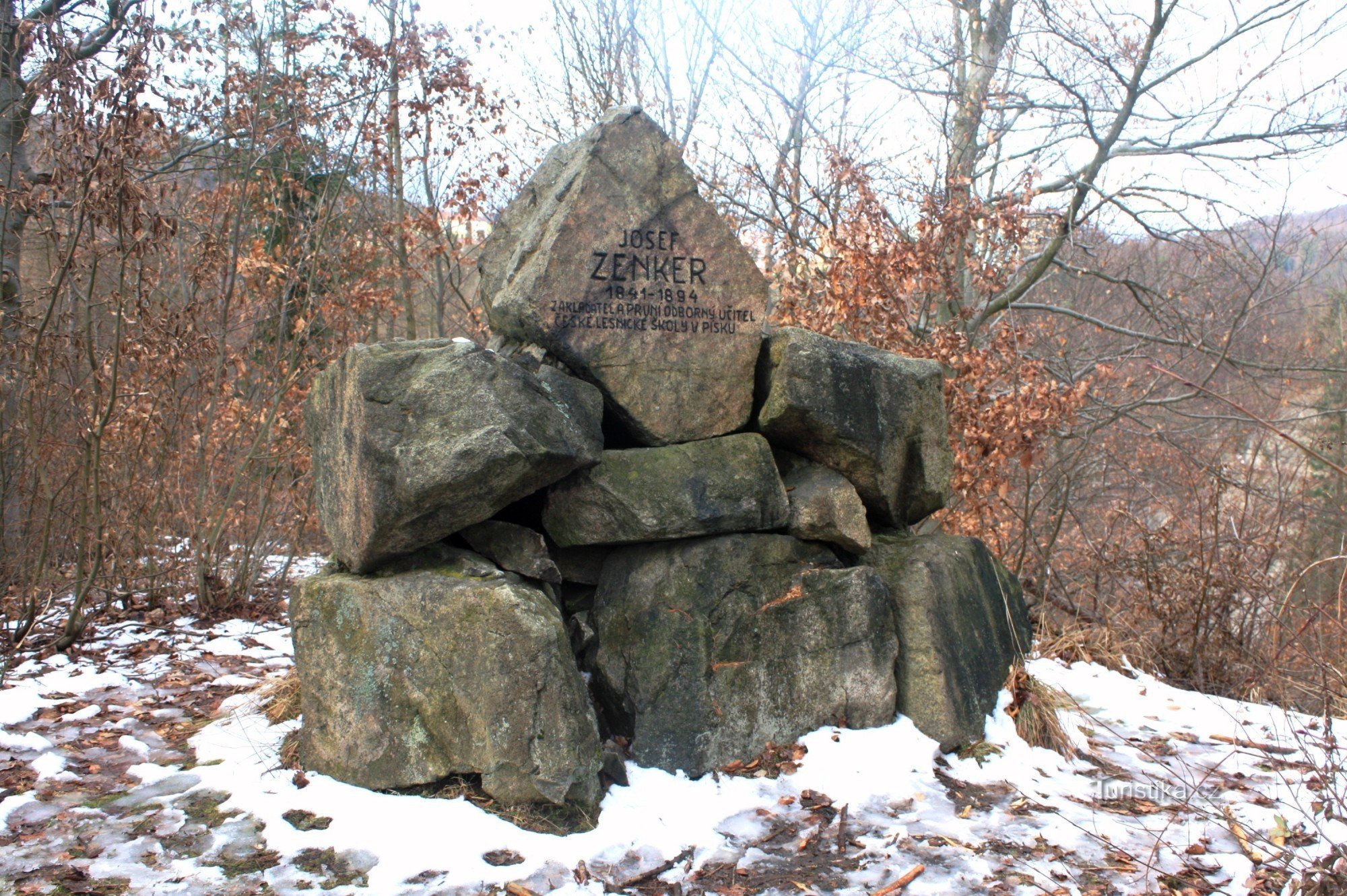 Monumento a Josef Zenker