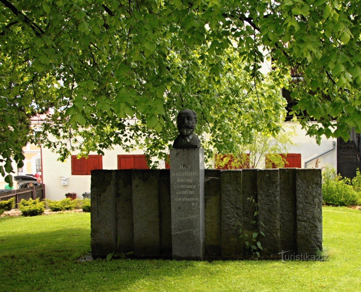 Karel Klostrmannin muistomerkki