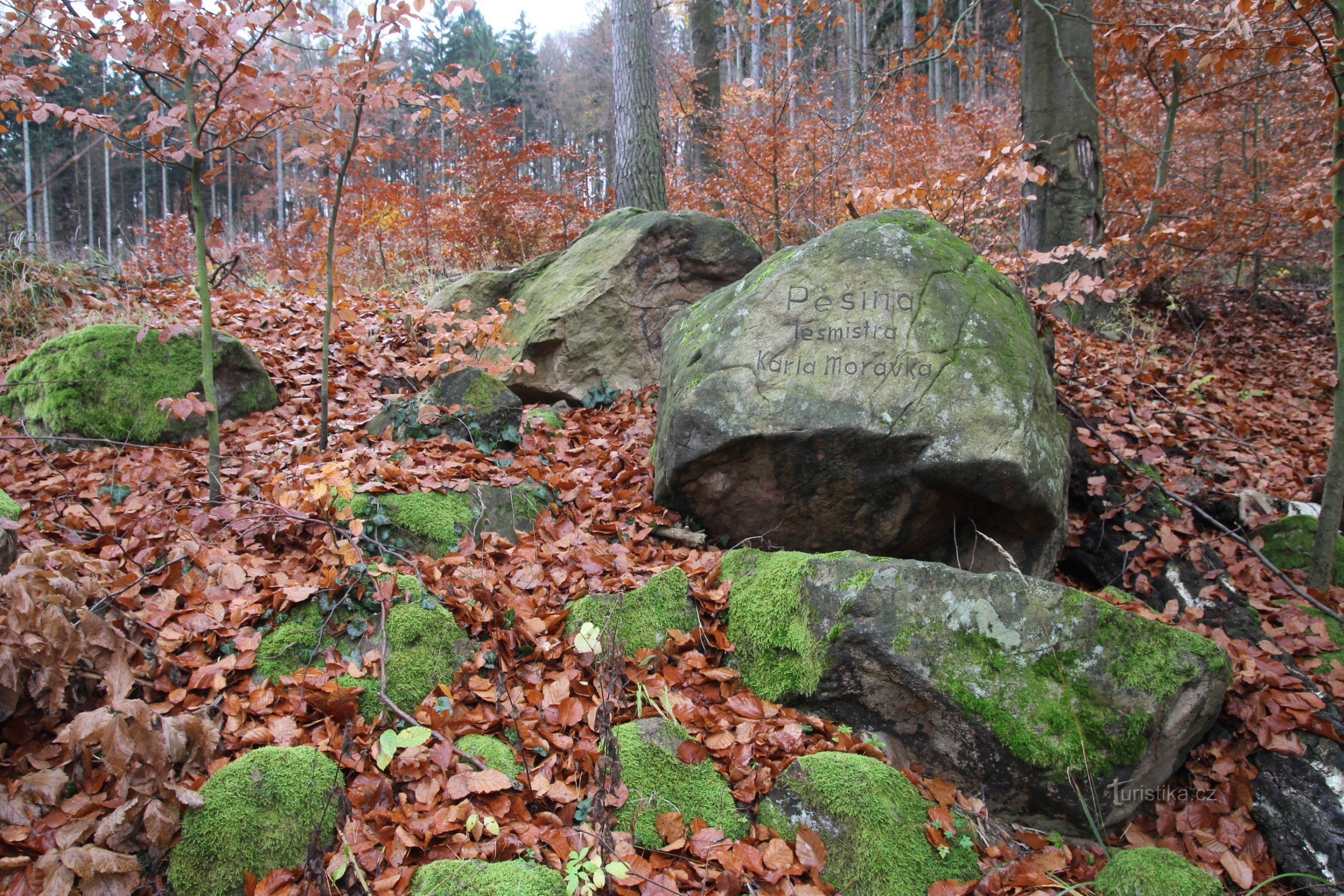 Spomenik Karlu Moraávku