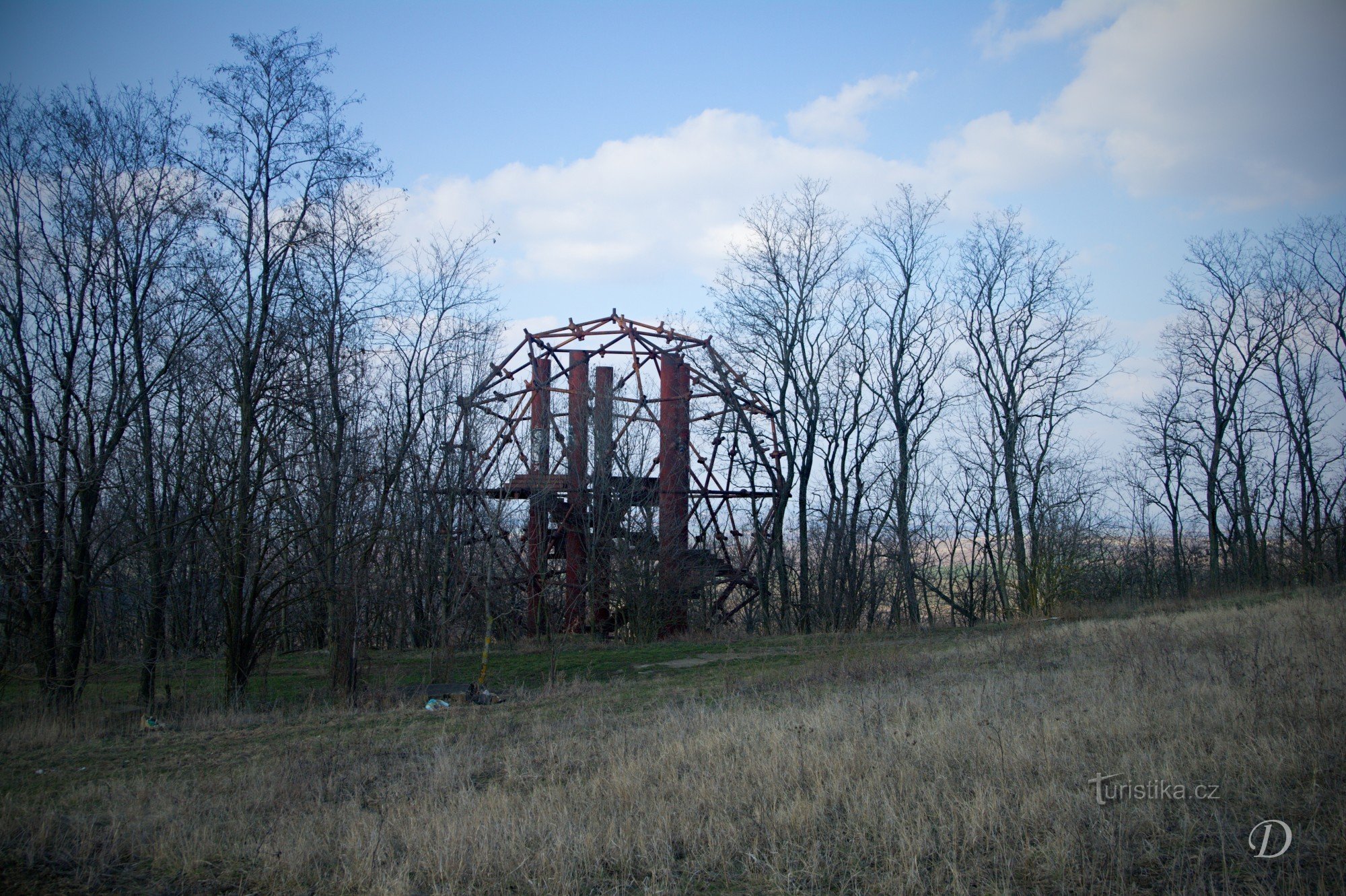 Monument op de Čertoraj-heuvel