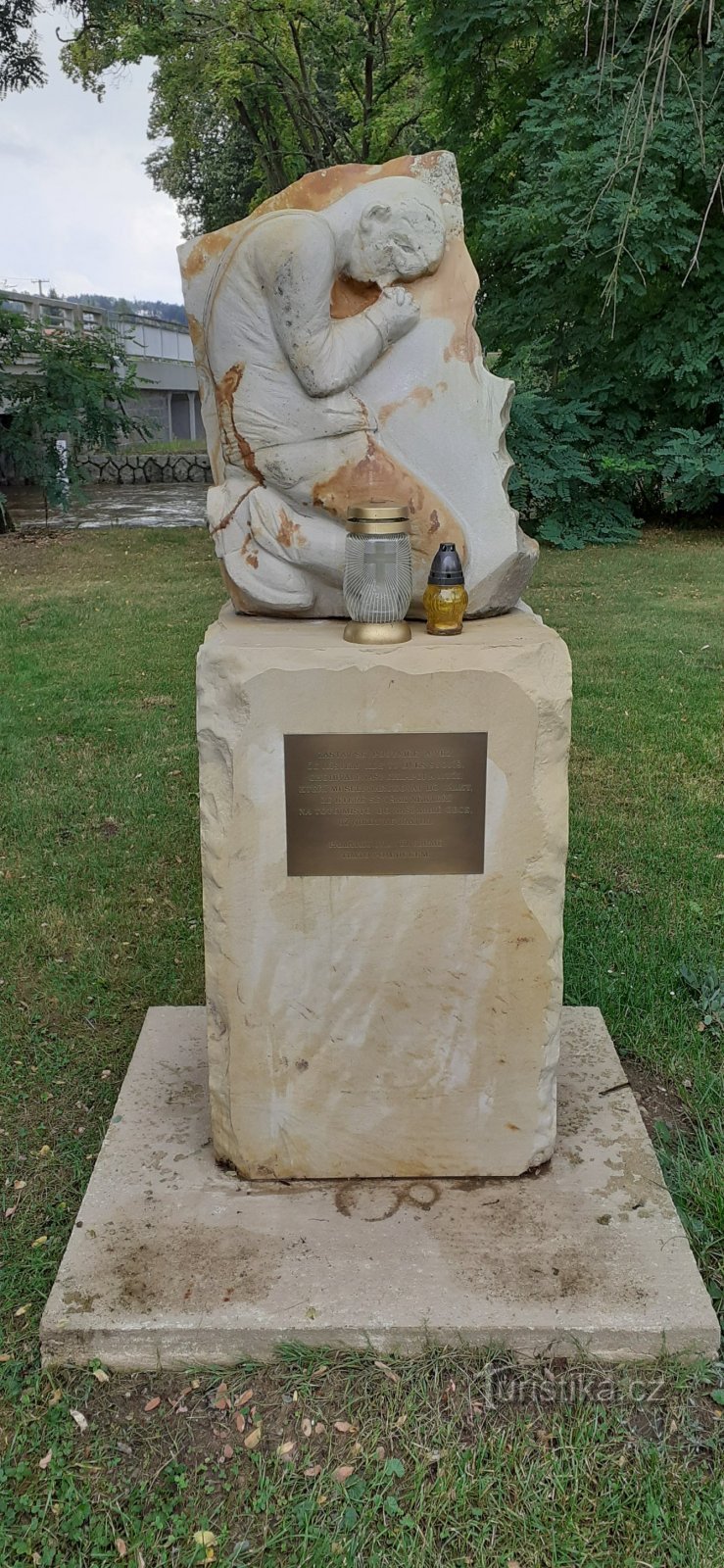 Monumento a las víctimas de la Primera Guerra Mundial y a los legionarios