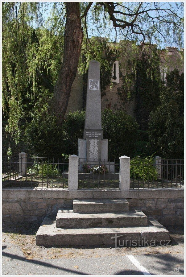 Památník obětem 1. světové války ve Žlebech