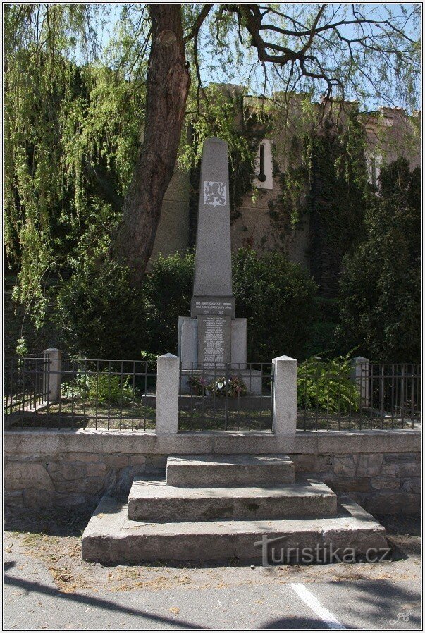 Monumento alle vittime della prima guerra mondiale a Žleby