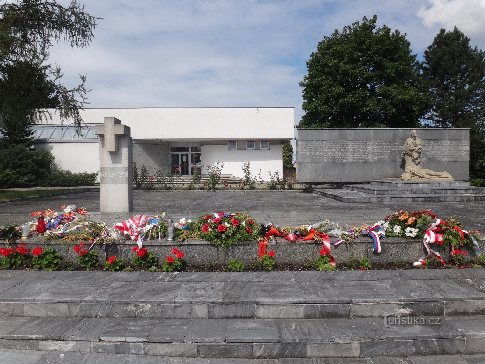 a fasizmus áldozatainak emlékműve