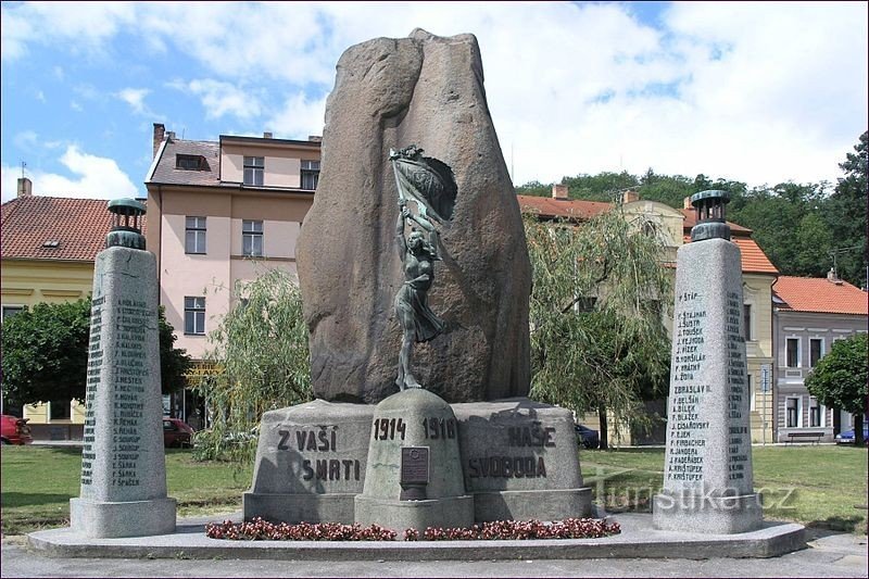 Minnesmärke över första världskrigets offer på Zbraslavské náměstí