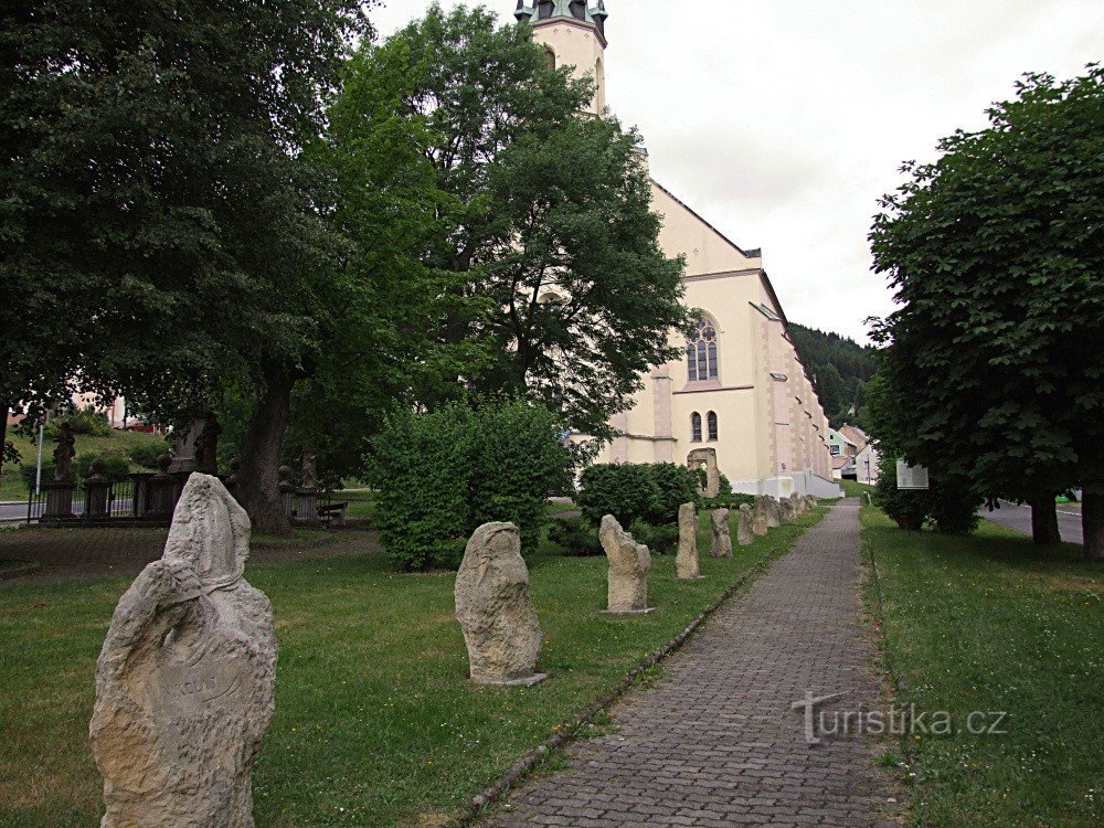 Monumento às vítimas do comunismo em Jáchymov