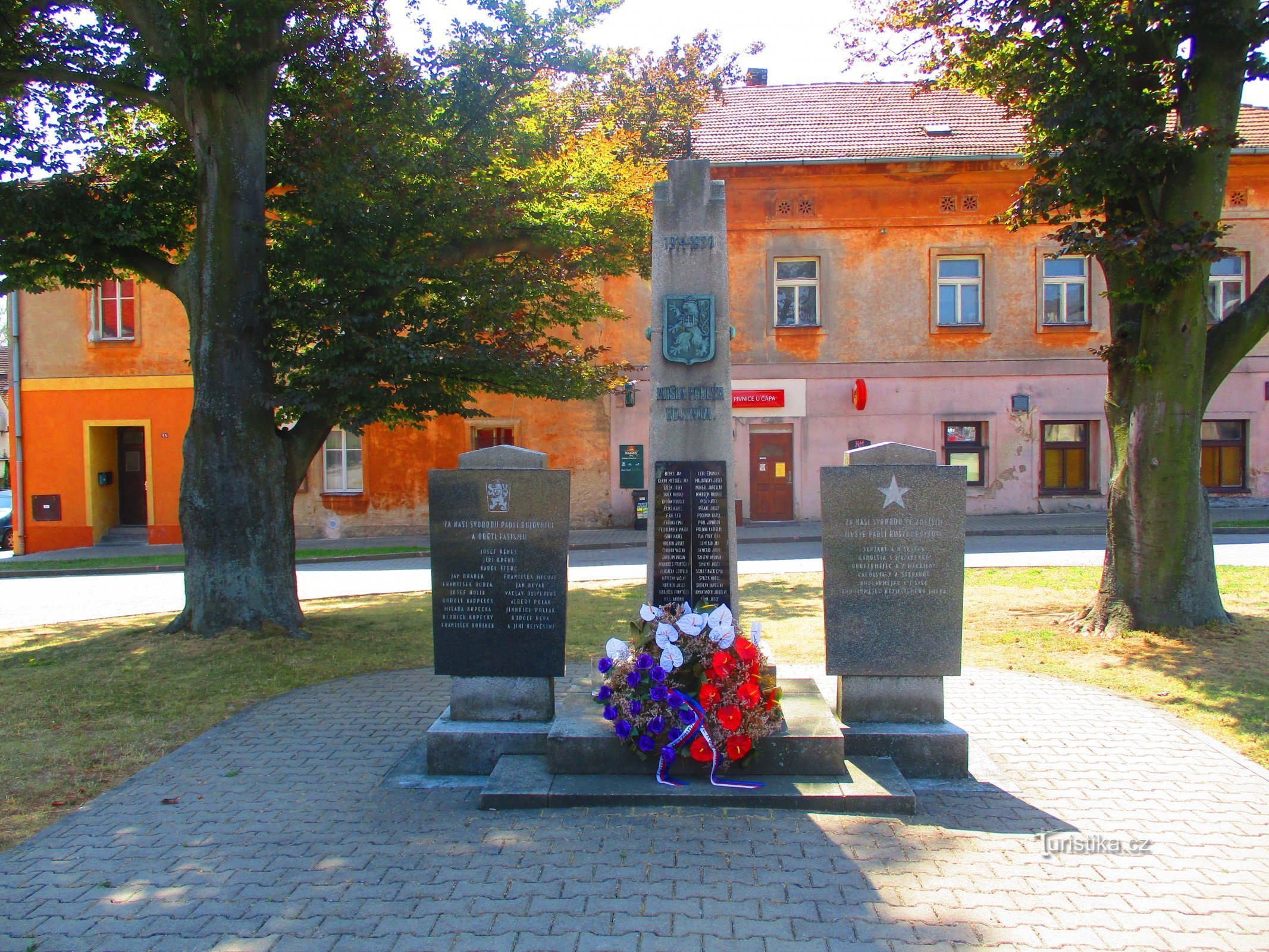 Památník obětem obou válek - Golčův Jeníkov