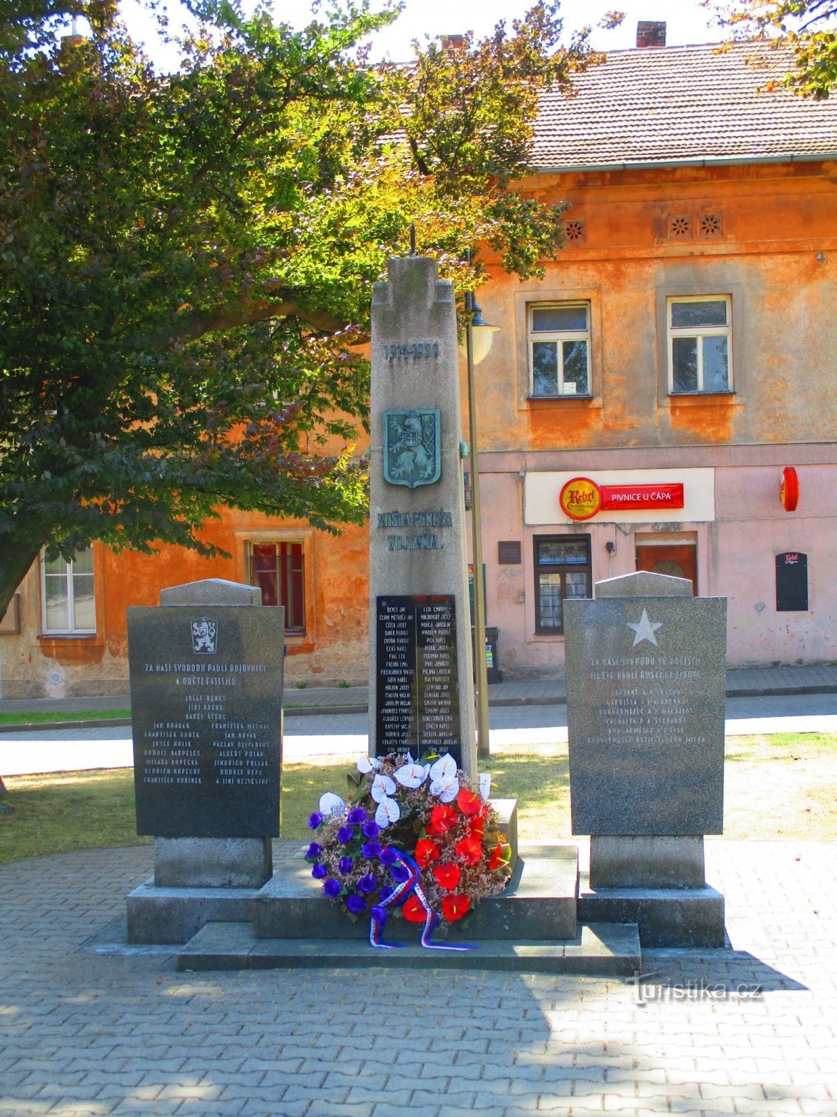 Đài tưởng niệm các nạn nhân của cả hai cuộc chiến tranh - Golčův Jeníkov