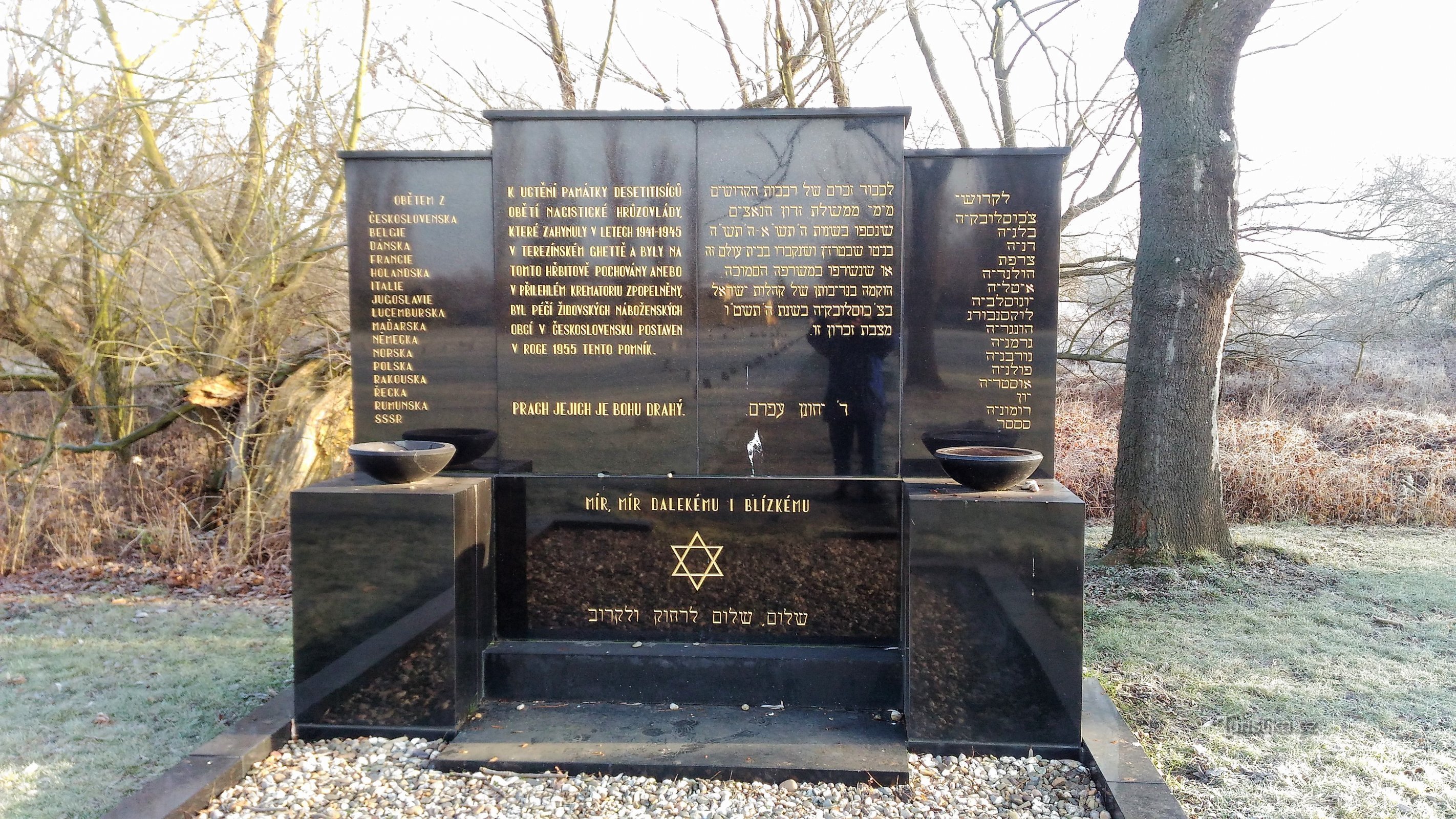テレジーン ゲットーの犠牲者の記念碑。